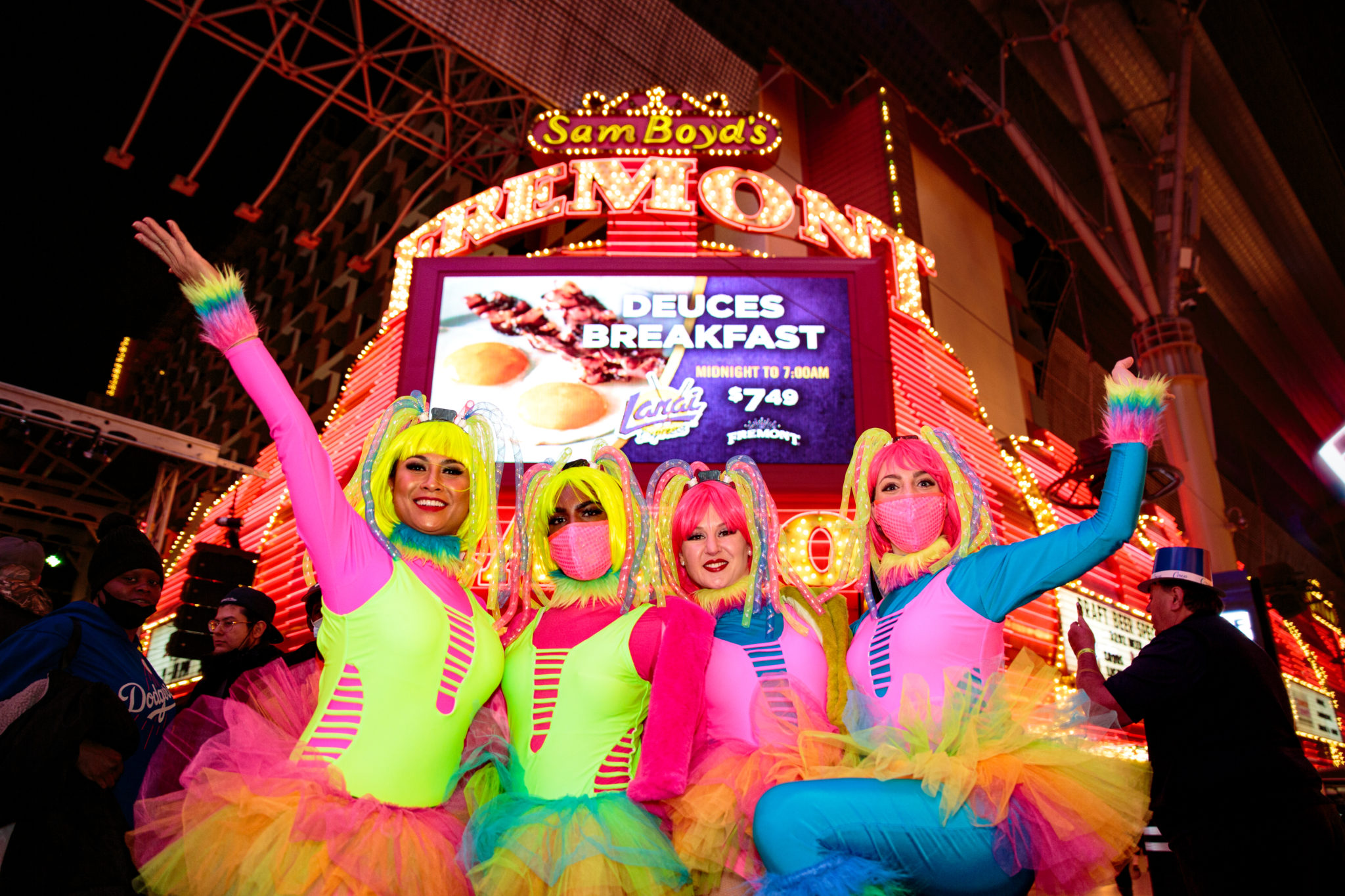 FREMONT STREET EXPERIENCE RINGS IN 2022 WITH 80s & 90s DANCE PARTY 